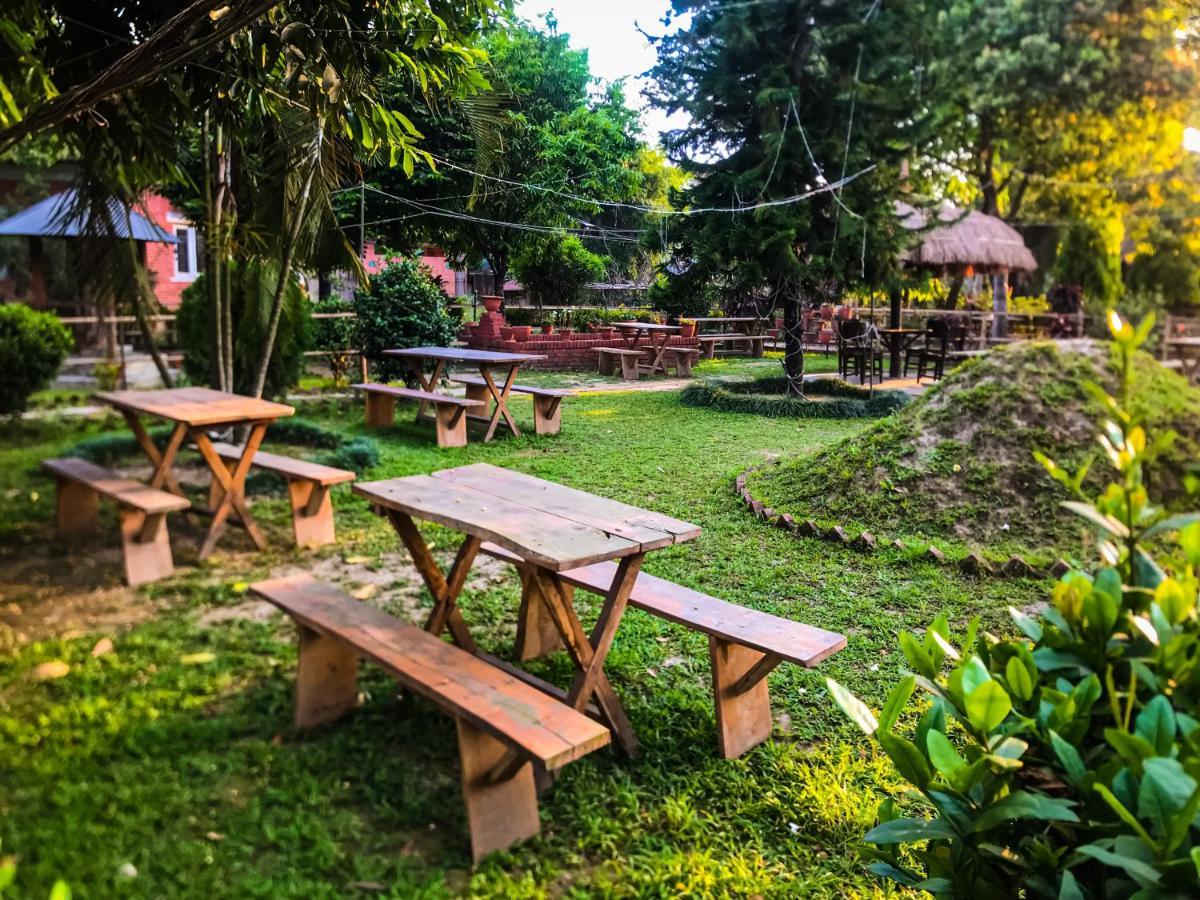 Hotel Tharu Garden And Beer Bar Chitwan Zewnętrze zdjęcie