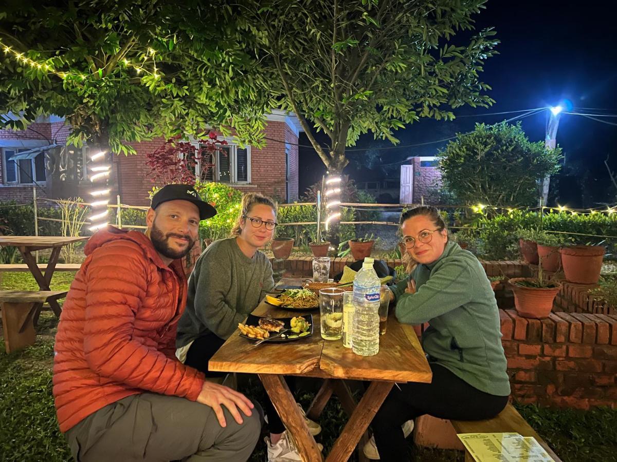 Hotel Tharu Garden And Beer Bar Chitwan Zewnętrze zdjęcie