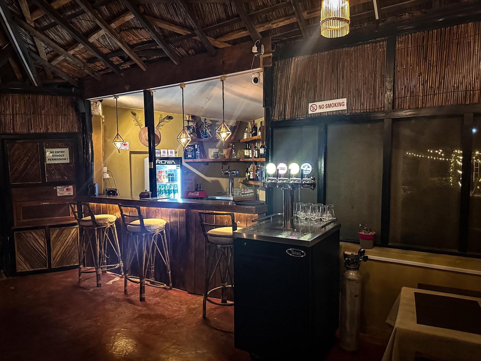 Hotel Tharu Garden And Beer Bar Chitwan Zewnętrze zdjęcie