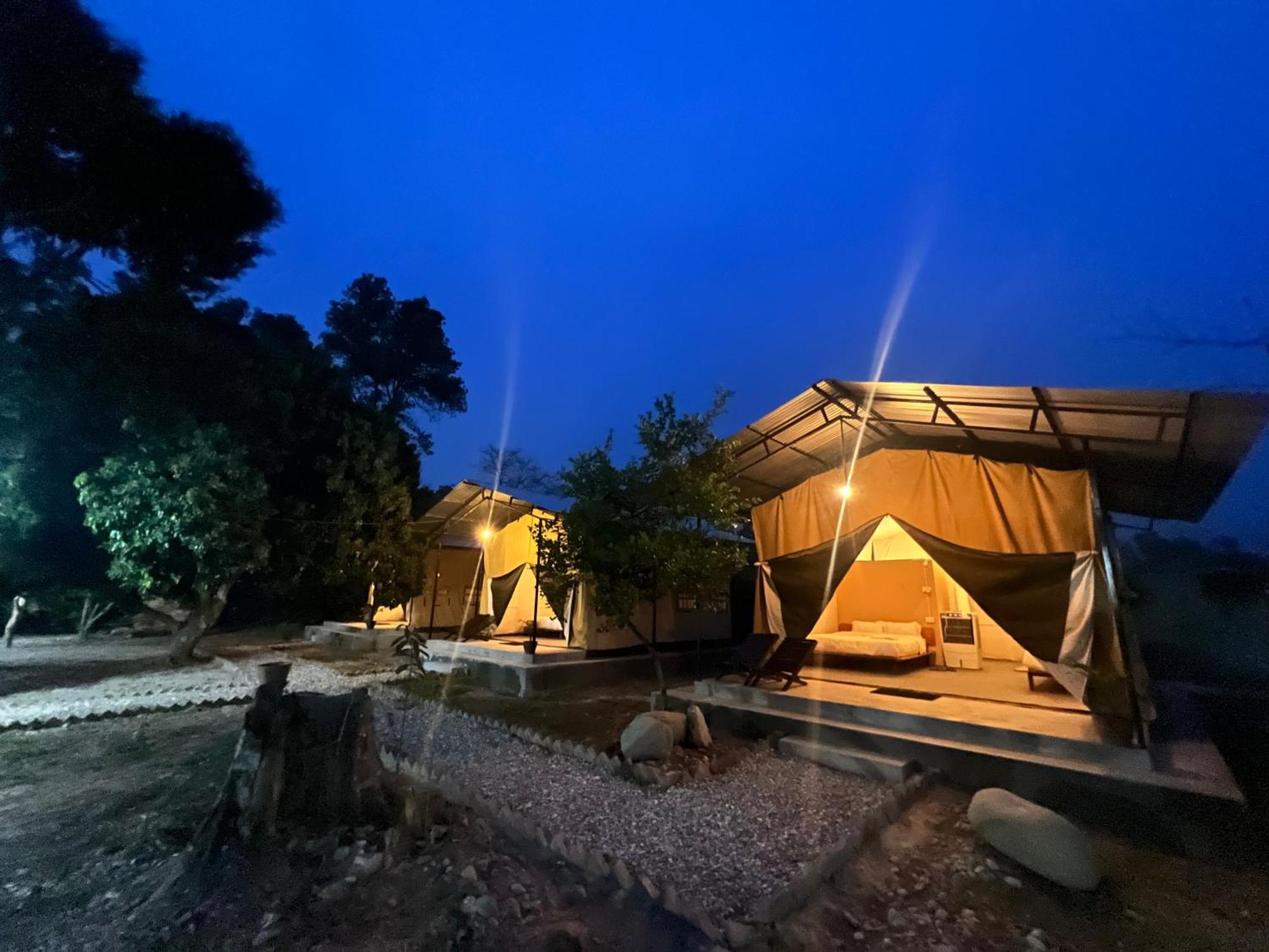 Hotel Tharu Garden And Beer Bar Chitwan Zewnętrze zdjęcie