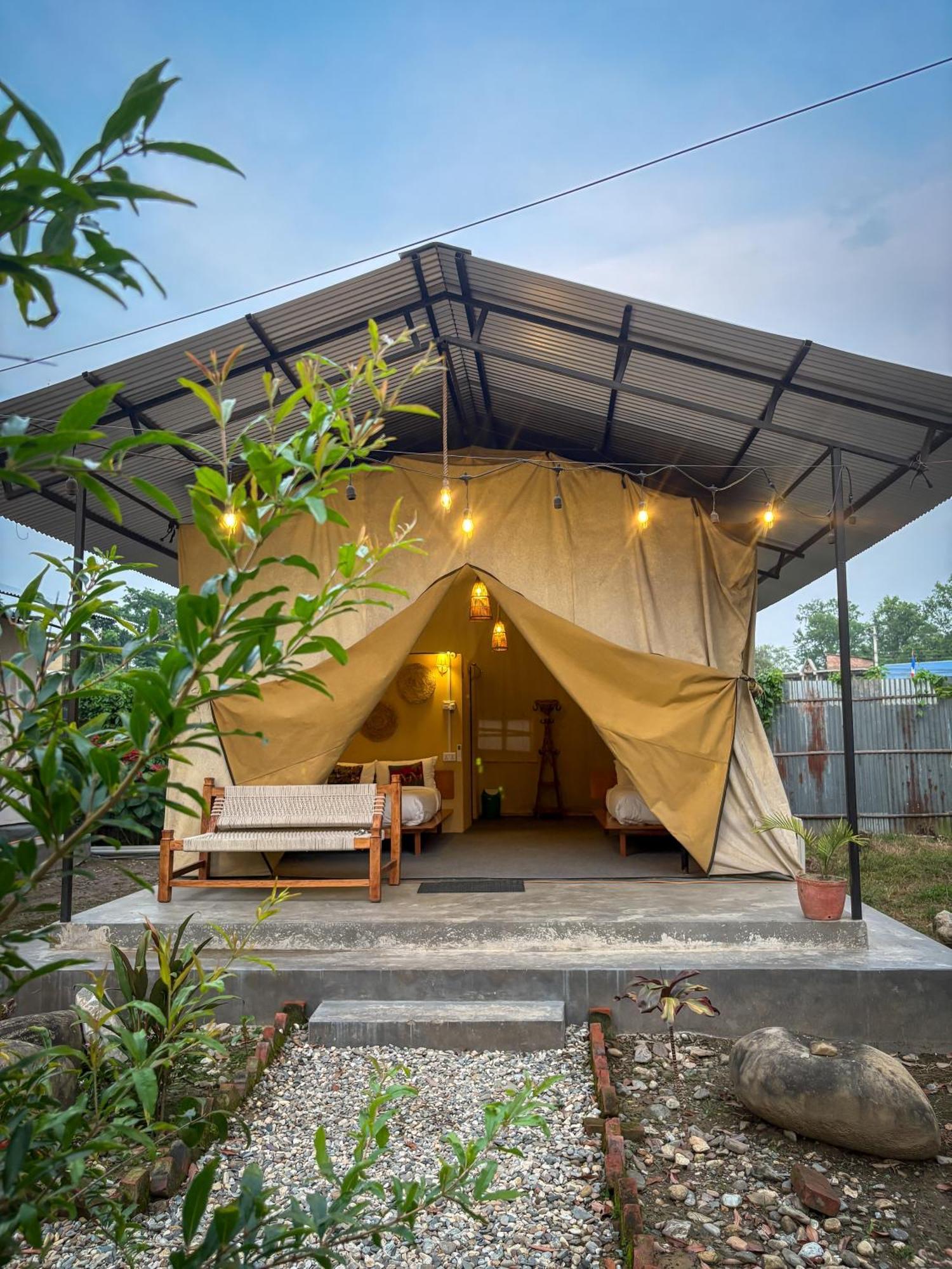 Hotel Tharu Garden And Beer Bar Chitwan Zewnętrze zdjęcie